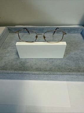 Vintage Capri VP27 Gold Metal Rectangular Eyeglasses Eyesize 52